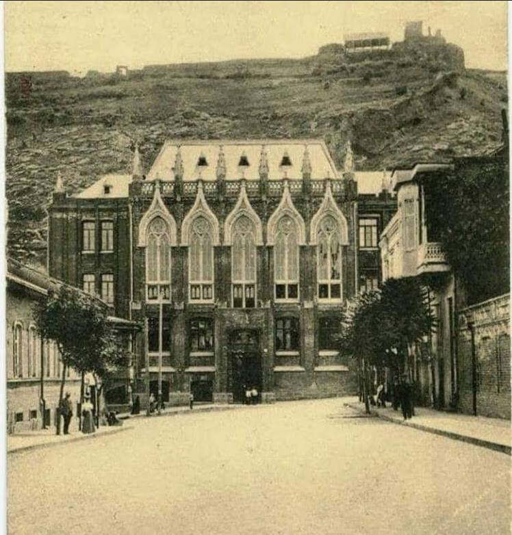 Взято из гугл-карт, автор не указан. 