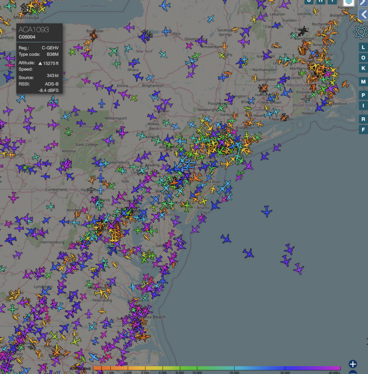 ADS-B позволяет отслеживать самолет даже по заблокированным бортовым номерам. Фото: ADSB Exchange