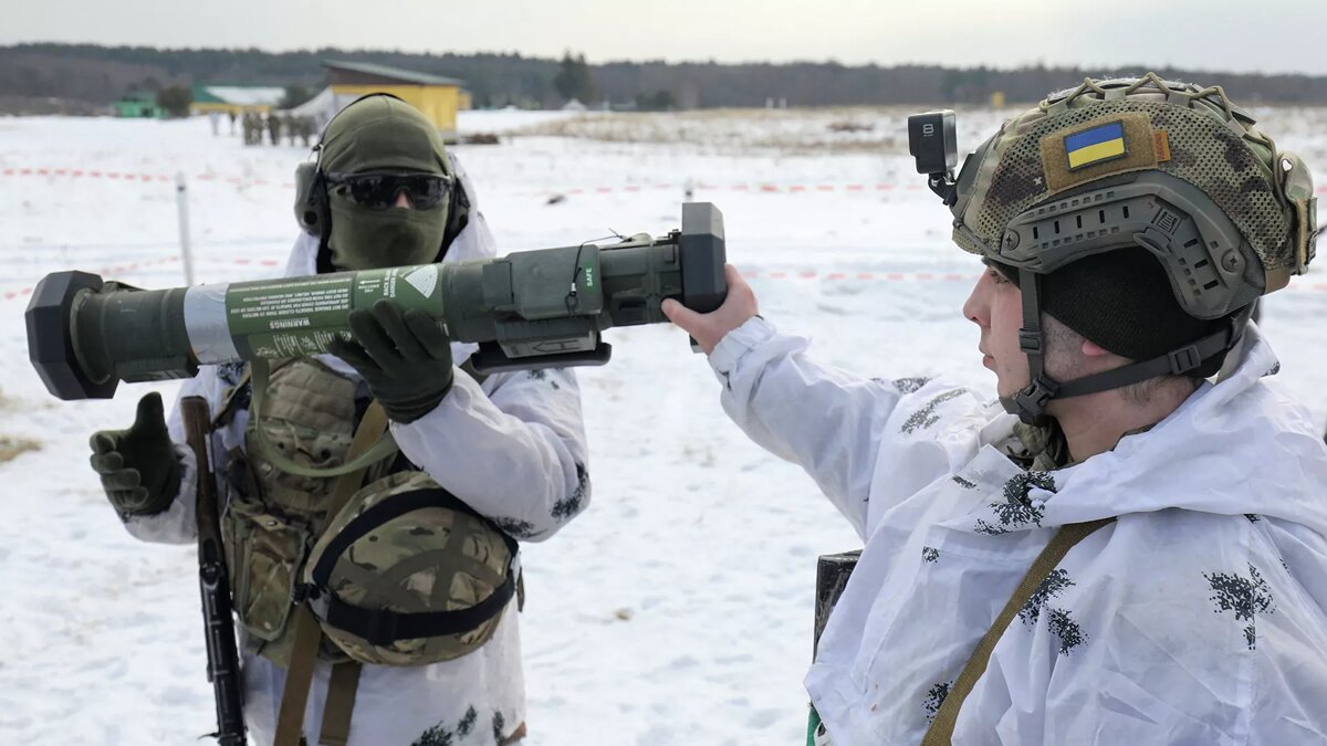 Украинские военнослужащие с американским боеприпасом M141 Bunker Defeat Munition