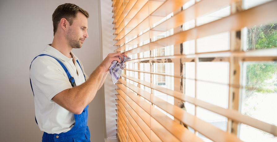 Что делать, если простая уборка от пыли не справилась с загрязнениями на жалюзи?