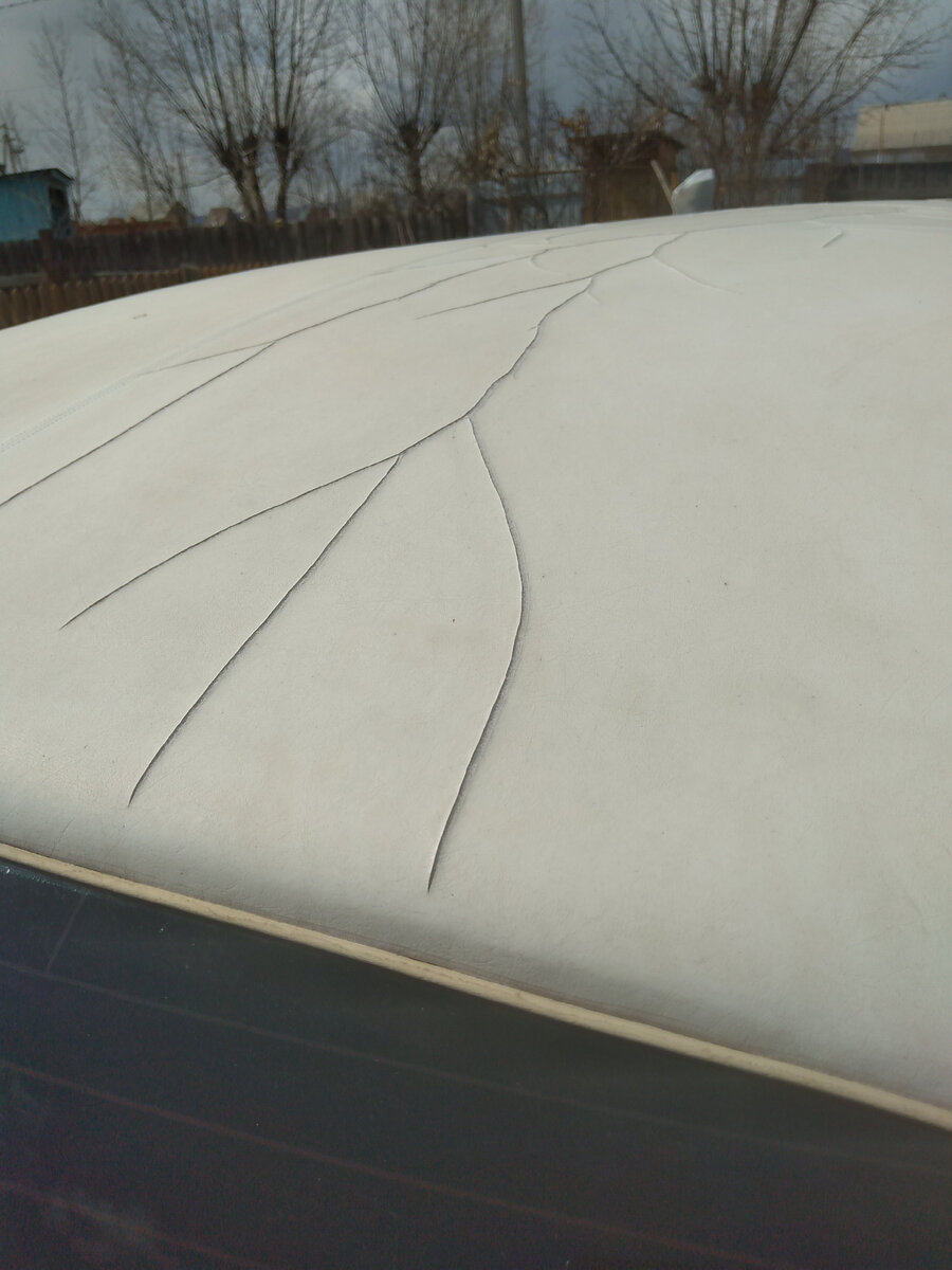 Трещины вдоль крыши