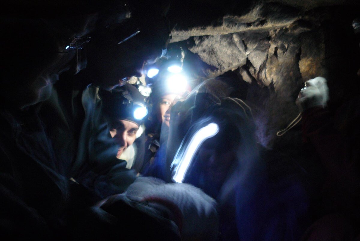 Красивых снов. Сновульф под. Девушка тонет в воде. Девушка в воде арт. Под водой.