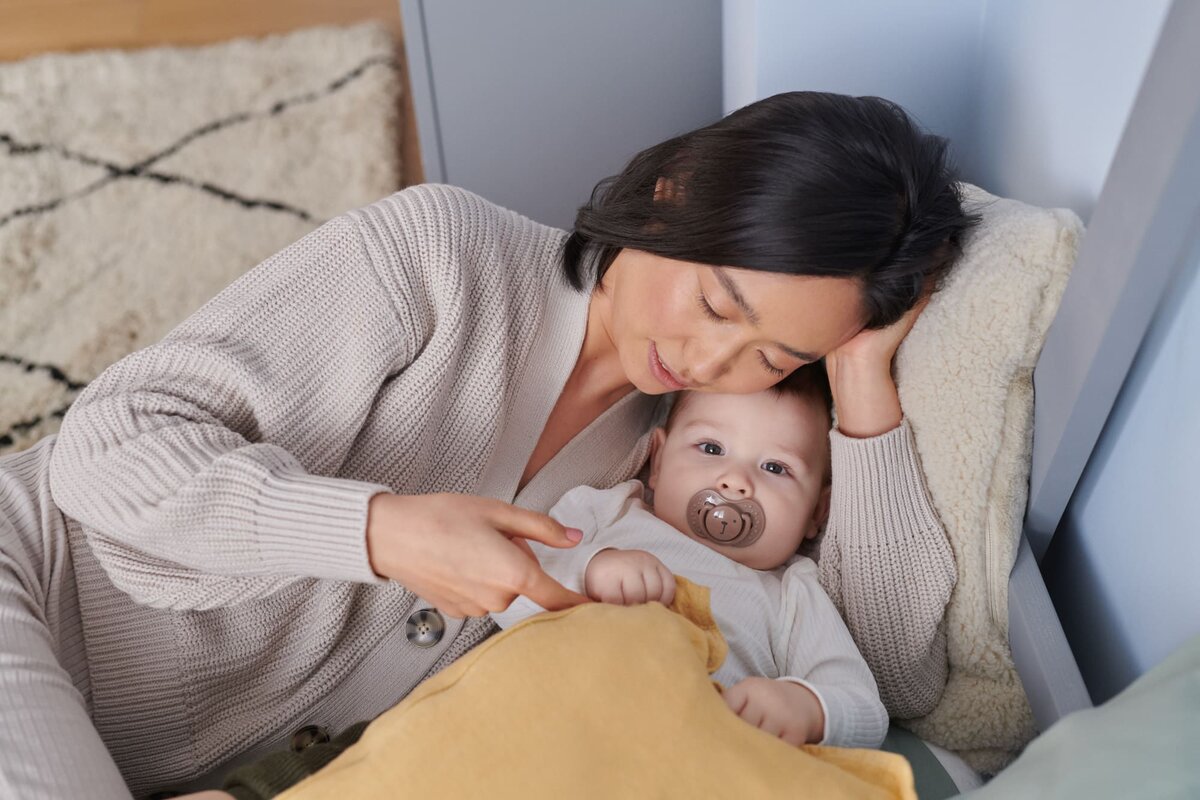 На фото пустышка Lovi коллекции Hey