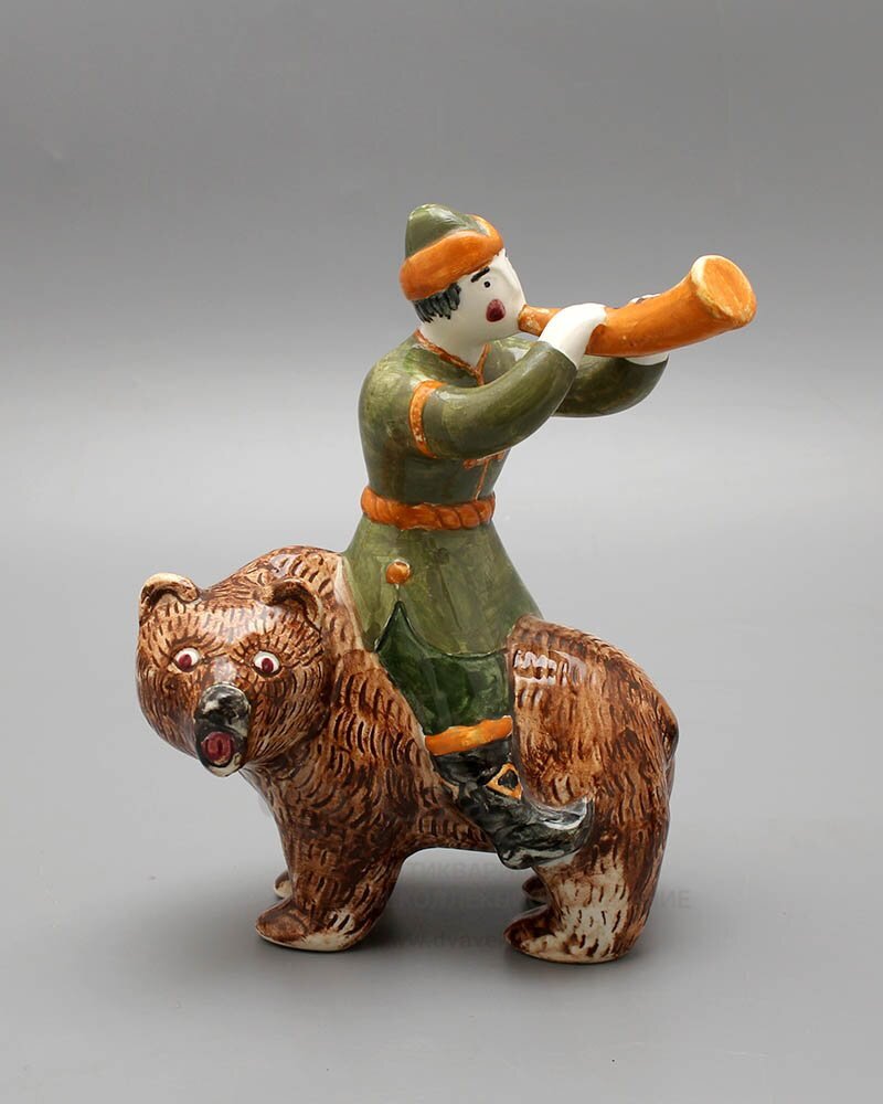 Статуэтка «Скоморох на медведе», скульптор Садиков Г. Б., фаянс Конаково, 1960-е гг.