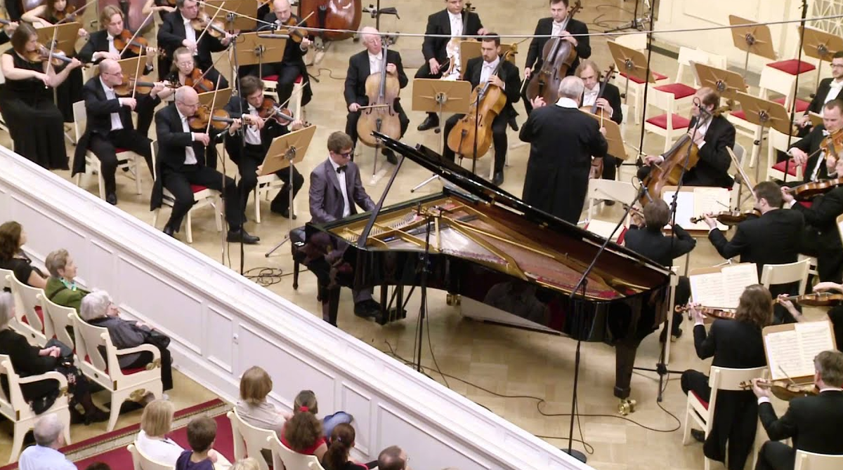 За роялем Александр Степанов на фестивале в 2015-ом. В этом году Саша поедет тоже