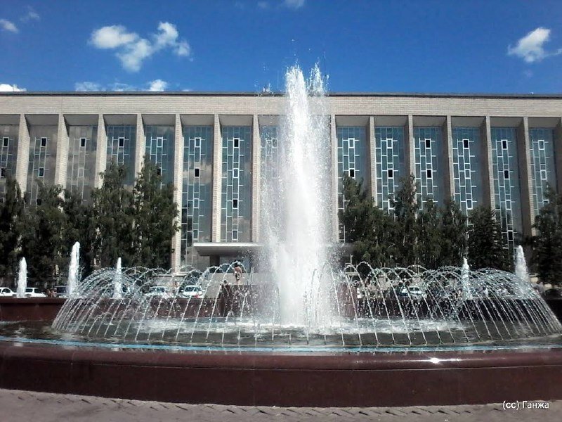 На фотографии здание ГПНТБ СО РАН в Новосибирске