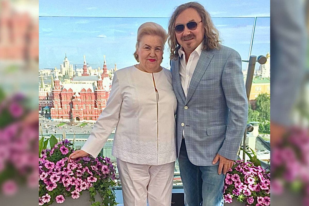 Игорь Николаев с матерью, Светланой Митрофановной.  (Источник фото: газета.ру)