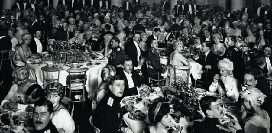 Застолье у графини Шуваловой. (Фотографии из частной коллекции Фонда исторической фотографии имени Карла Буллы) 