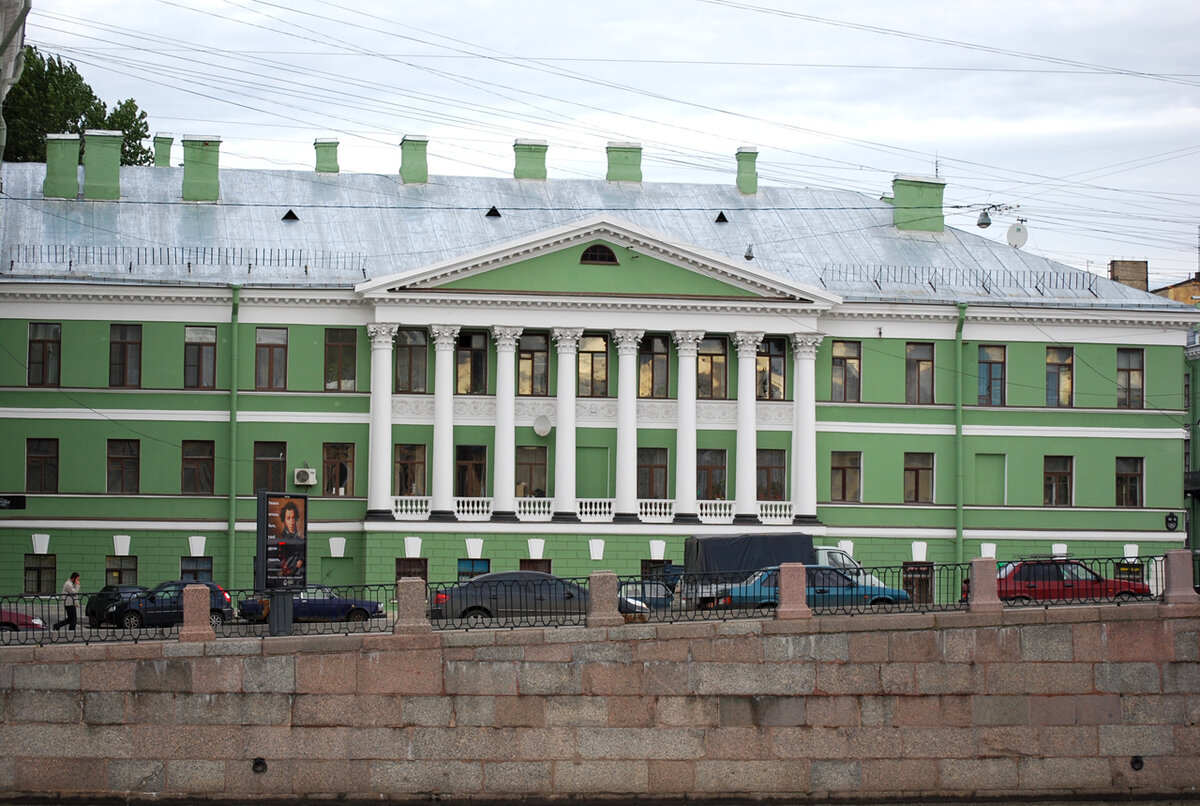 Одна из самых необычных парадных Петербурга - Ротонда: где находится и как  попасть | Девушка с татуировкой самолёта | Дзен