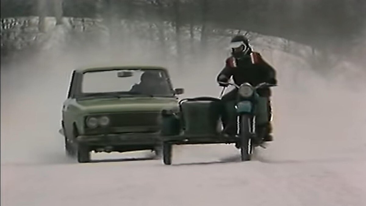 Кадр из телеспектакля "Рейс 8585". Погоня за убийцей.