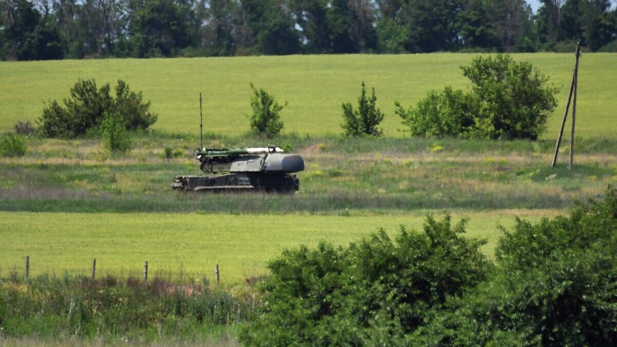    Зенитный ракетный комплекс "Бук" Вооруженных сил РФ на боевых позициях© РИА Новости