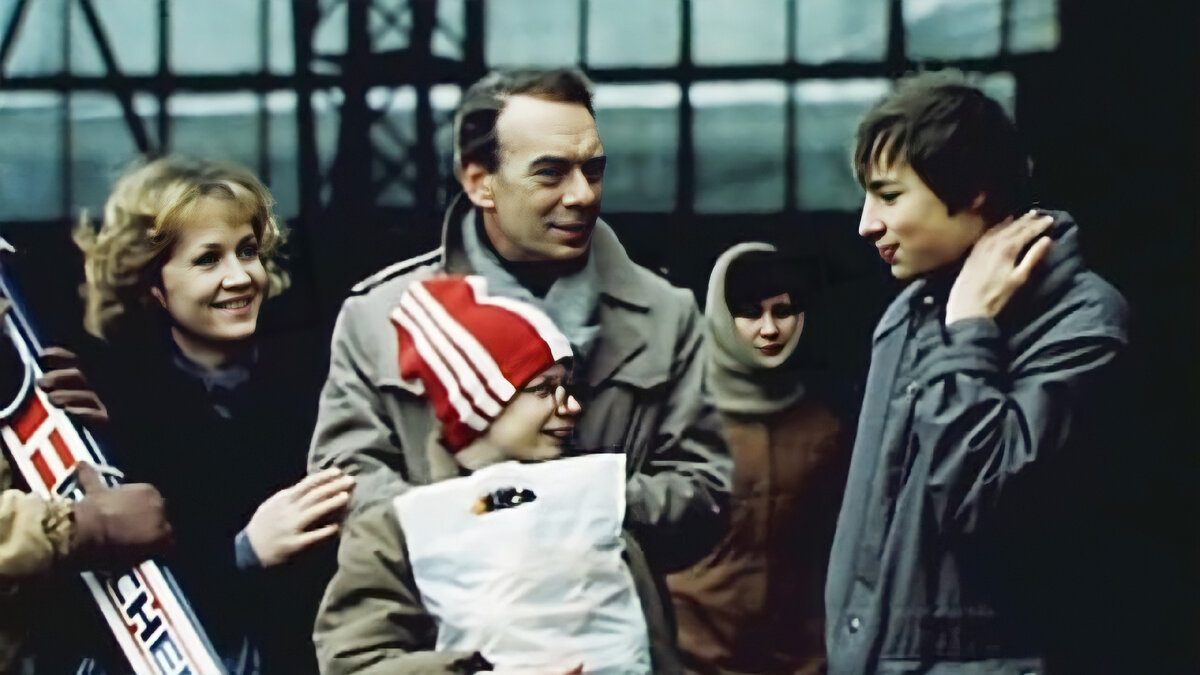 Кадр из фильма «Зонтик для новобрачных», 1986 год, режиссер Родион Нахапетов