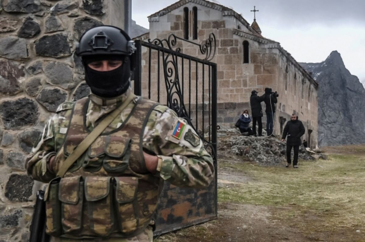    В Баку заявили об обстрелах позиций ВС Азербайджана со стороны Армении