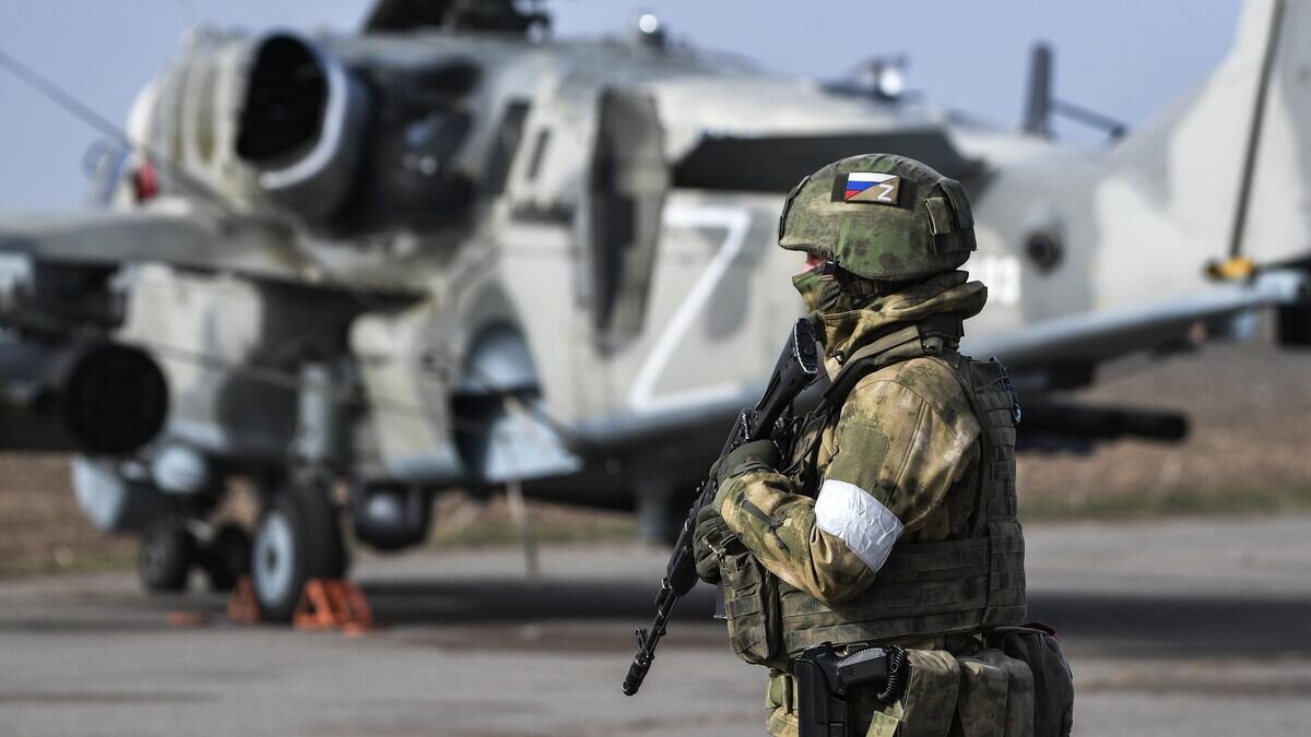    Российский военнослужащий на полевом аэродроме ВКС России в зоне проведения специальной военной операции на Украине© РИА Новости