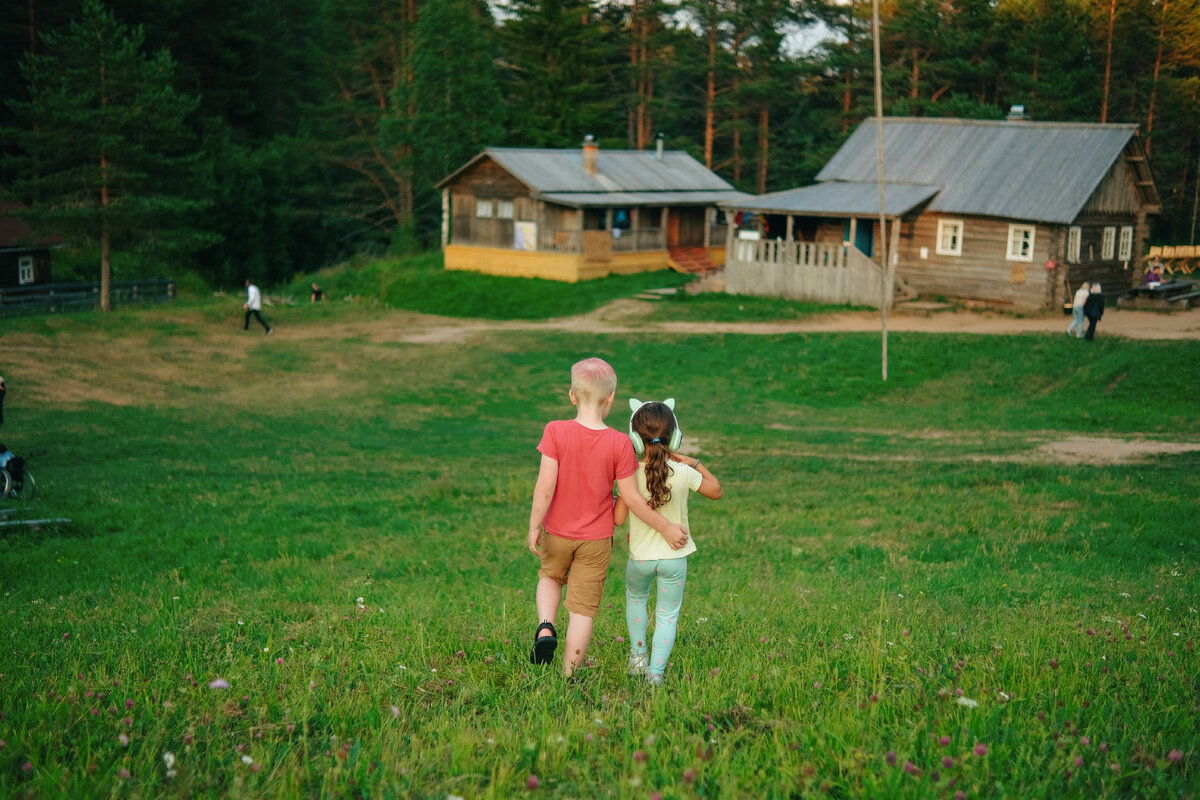Для взрослого человека Кеновижн — это творчество и связь с природой, это про отсутствие границ. Но что видит ребенок, приезжая на данный фестиваль? 