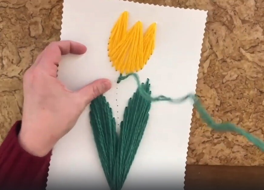    Тюльпан в технике изонить. Источник: Кадр из видеоролика Дарья Насибулина