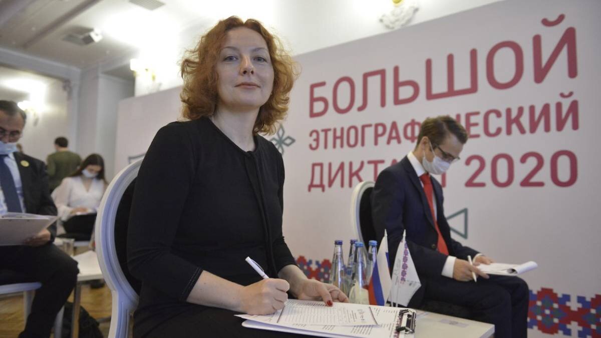    Жительница столицы Татьяна Ляшенко (на переднем плане) стала участницей одной из прошлогодних просветительских акций «Большой этнографический диктант» / Фото: Наталья Феоктистова / Вечерняя Москва