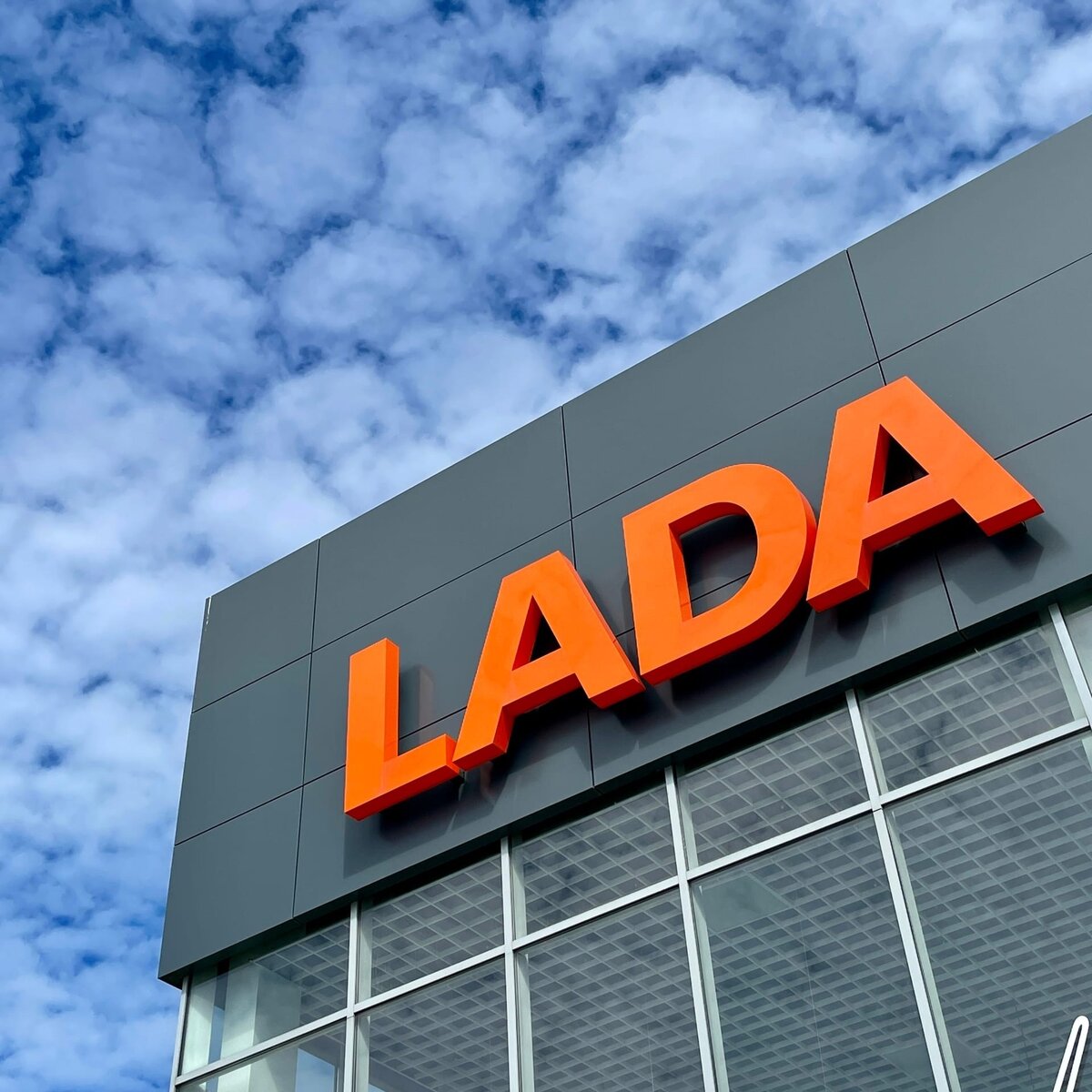 В 2022 году LADA NIVA Legend уже в третий раз стала «Внедорожником года» за 17-летнюю историю Ежегодной профессиональной премии.
