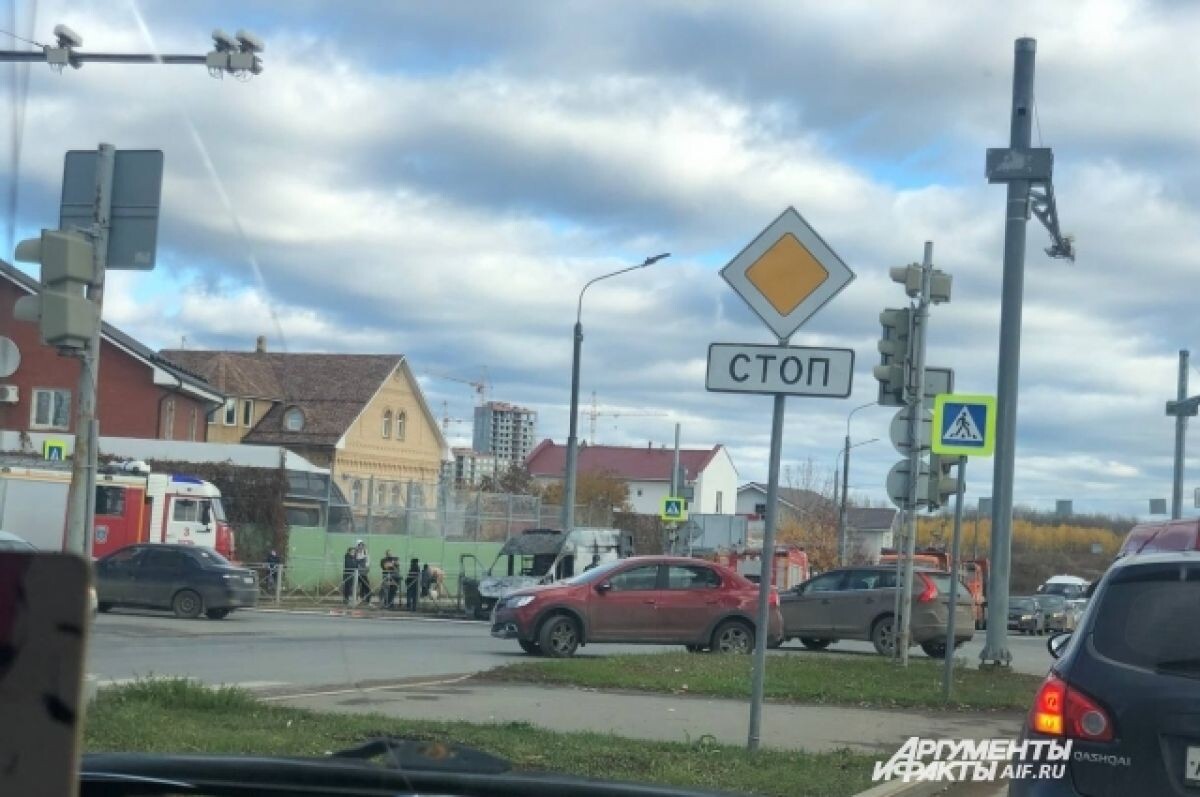 Появилось видео возгорания автомобиля реанимации в Перми | АиФ–Пермь | Дзен