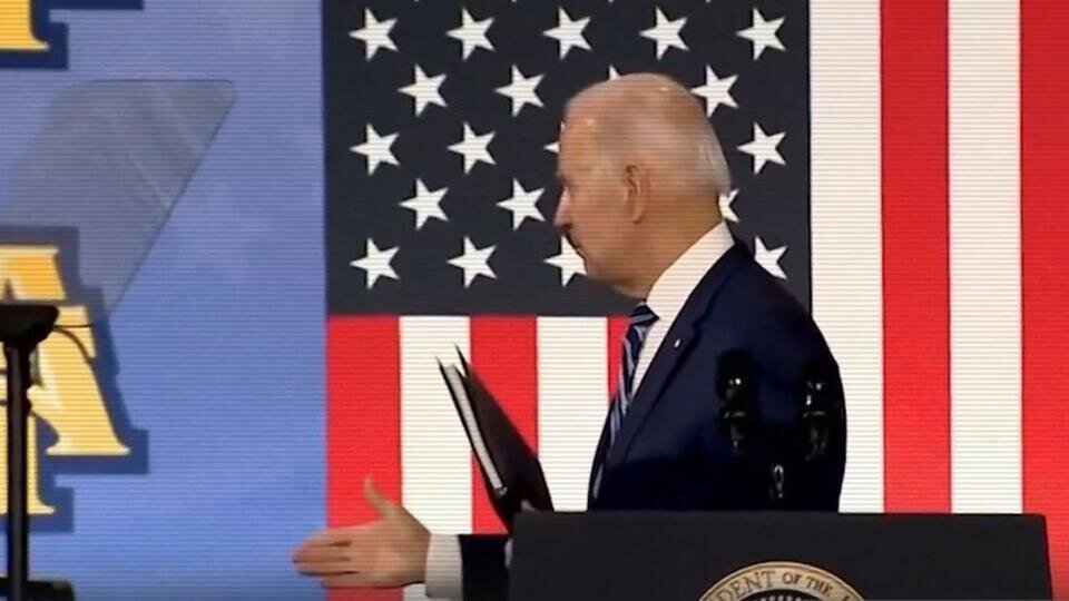     Президент-то голый: самые яркие чудачества мировых лидеров Скриншот видео