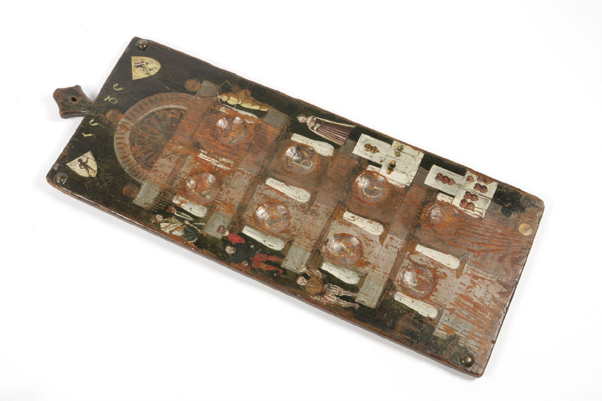 Деревянная игровая доска, украшенная гербами (вероятно, гербом семьи Хольцшухер из Нюрнберга), сделанная в Германии в 1535 году.
