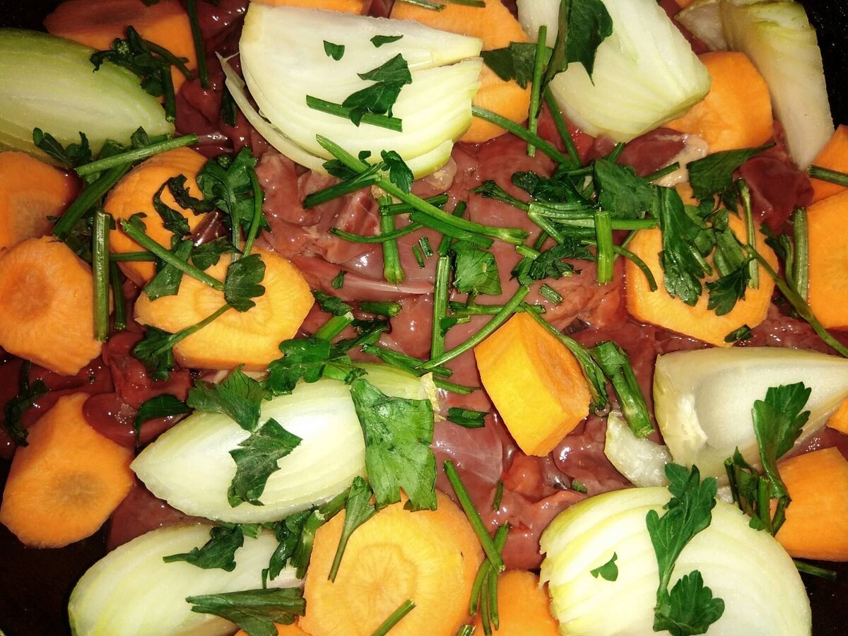 нарезаем подготовленные ингредиенты