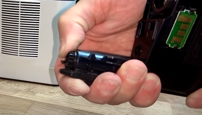 Фото 7. Шнек в тубе вращается очень туго