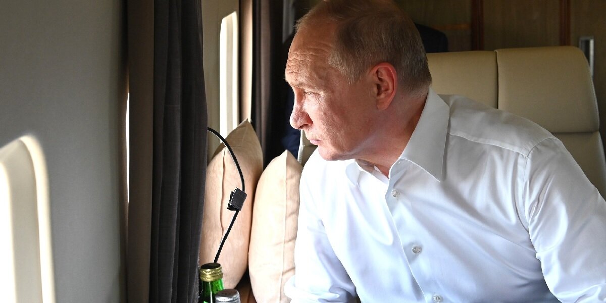 Фото: с сайта Кремля (http://static.kremlin.ru/media/events/photos/big2x/0DFMAw4HlsAfQew4EcERSviAytUvKTdD.jpg)