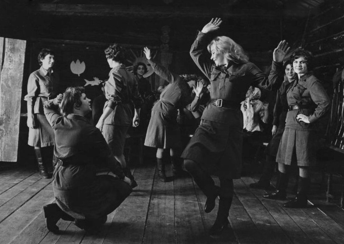 А зори здесь тихие фильм 1972. А зори здесь тихие 1972 васков. Фото а зори здесь тихие 1972. Ольга остроумова а зори здесь тихие 1972. Фильм азори здесь тихие 1972.