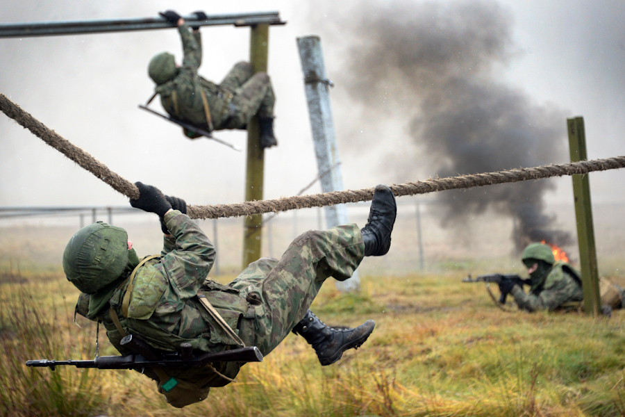 Связанный русский солдат. Боевая подготовка войск РХБЗ РФ. Боевая подготовка в вс РФ. Боевая подготовка военнослужащих. Учебно-Боевая подготовка военнослужащих.