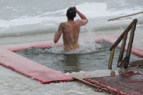 Купания в таганроге крещенские. Купание на крещение таганрог. Крещенская купель в таганроге. Купания в таганроге крещенские. Купели в таганроге.