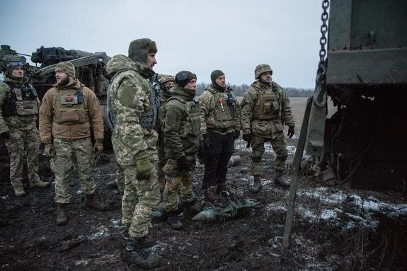    Военнослужащие в Артемовске, Madeleine Kelly/Keystone Press Agency