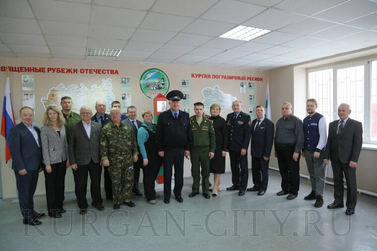    На открытии центра для патриотов был военком, замдиректора департамента образования и директор КДМ
