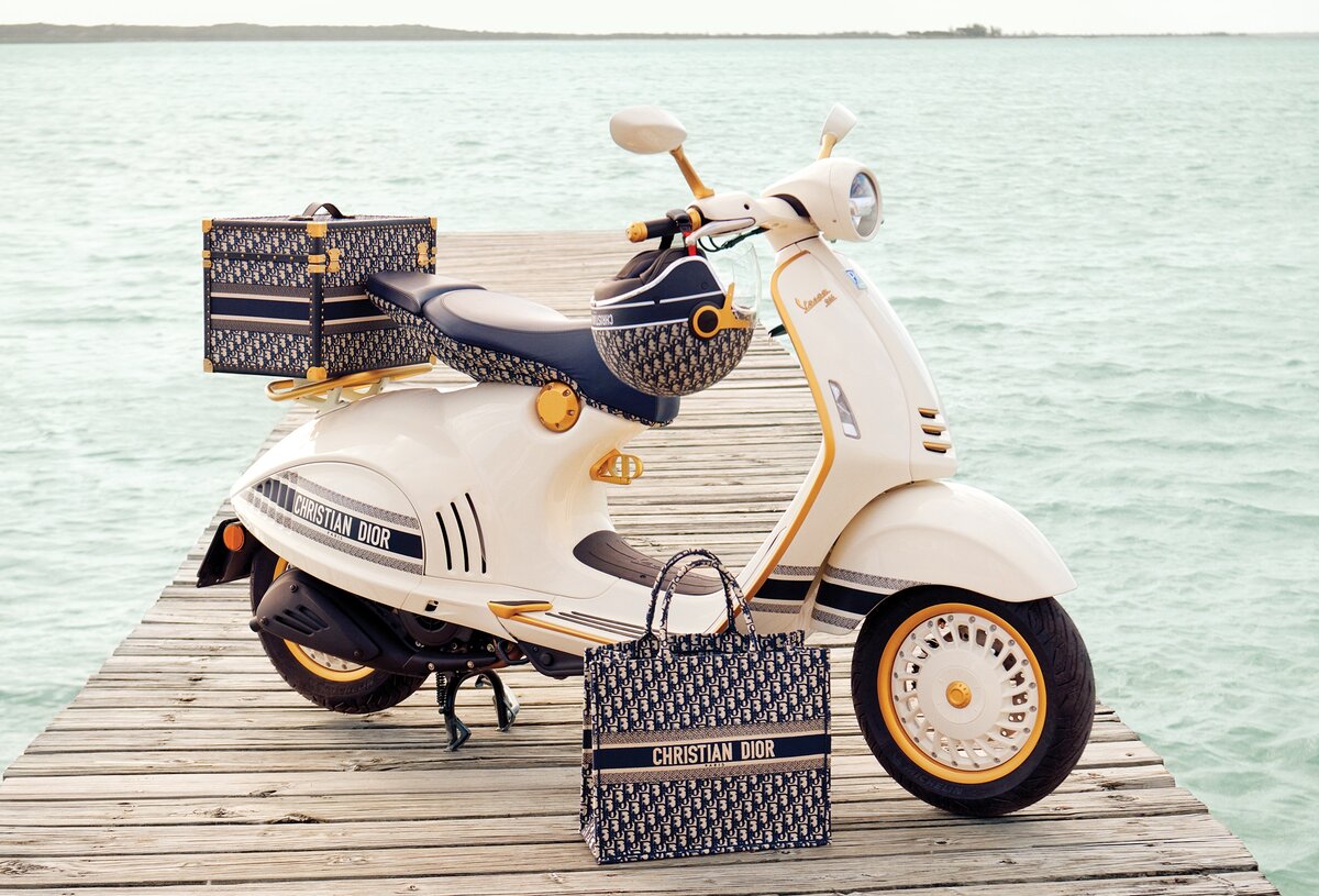 Vespa 946 Christian Dior. фото vespa.com