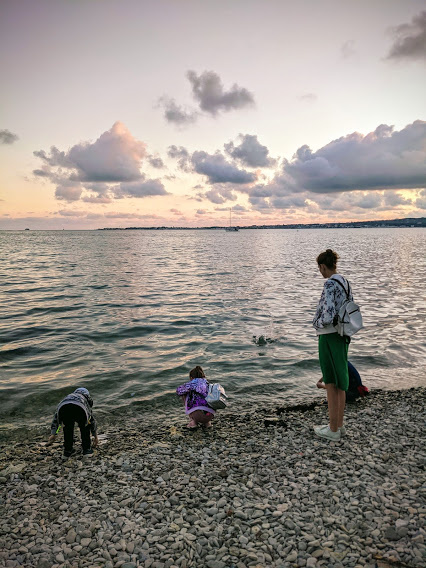 Галечный пляж