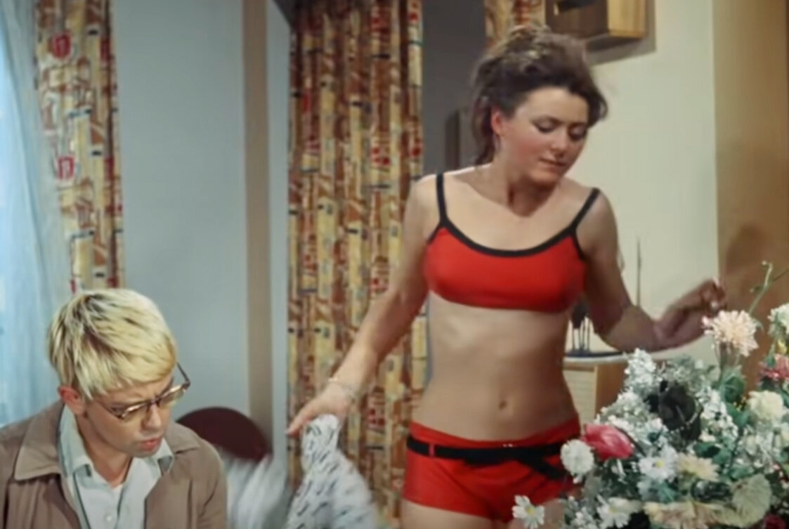 Наталья Селезнева в комедии Операция «Ы» и другие приключения Шурика (реж. Леонид Гайдай, 1965 г.) 