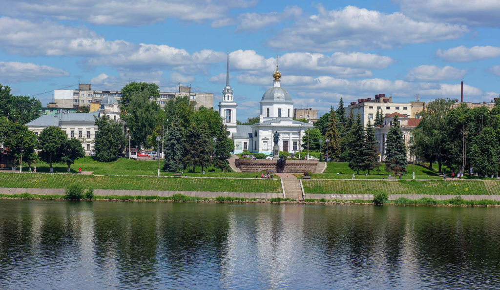  Краткое описание
Тверь, расположенная между Москвой и Санкт-Петербургом, ещё несколько веков назад была одним из крупнейших торговых центров России.-6