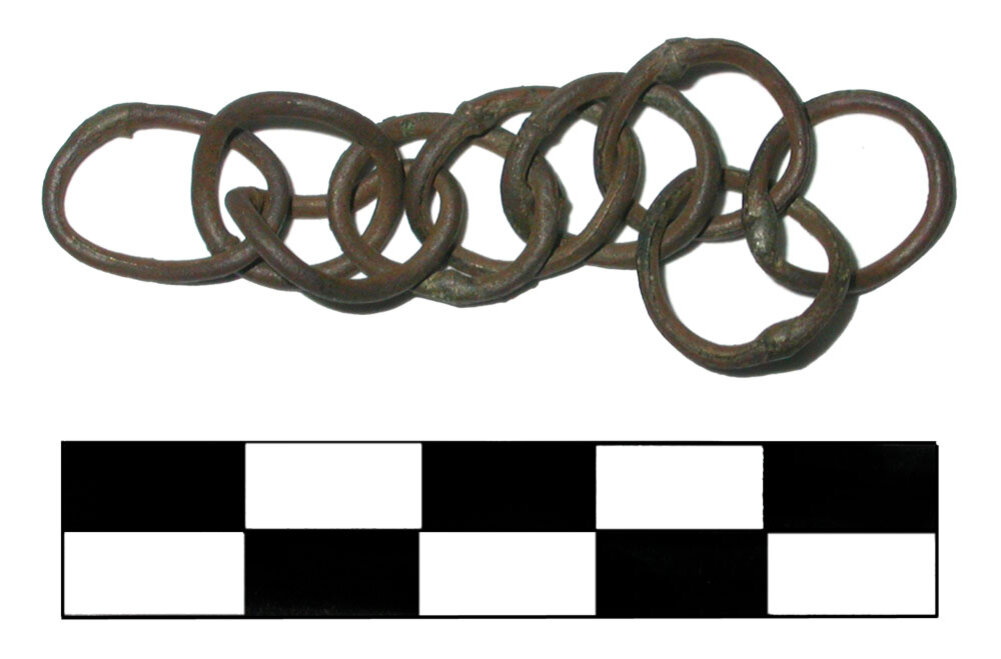 Кольчужные кольца диаметром 1,3 см, толщиной 0,1 см каждое