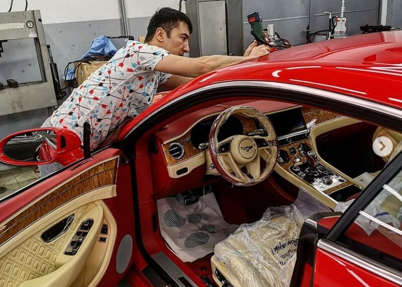 Умиджон Максудов, мастер по ремонту автостекол от сколов и трещин в Москве