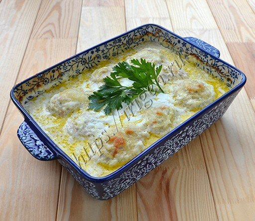 Куриные котлеты в сметанном соусе