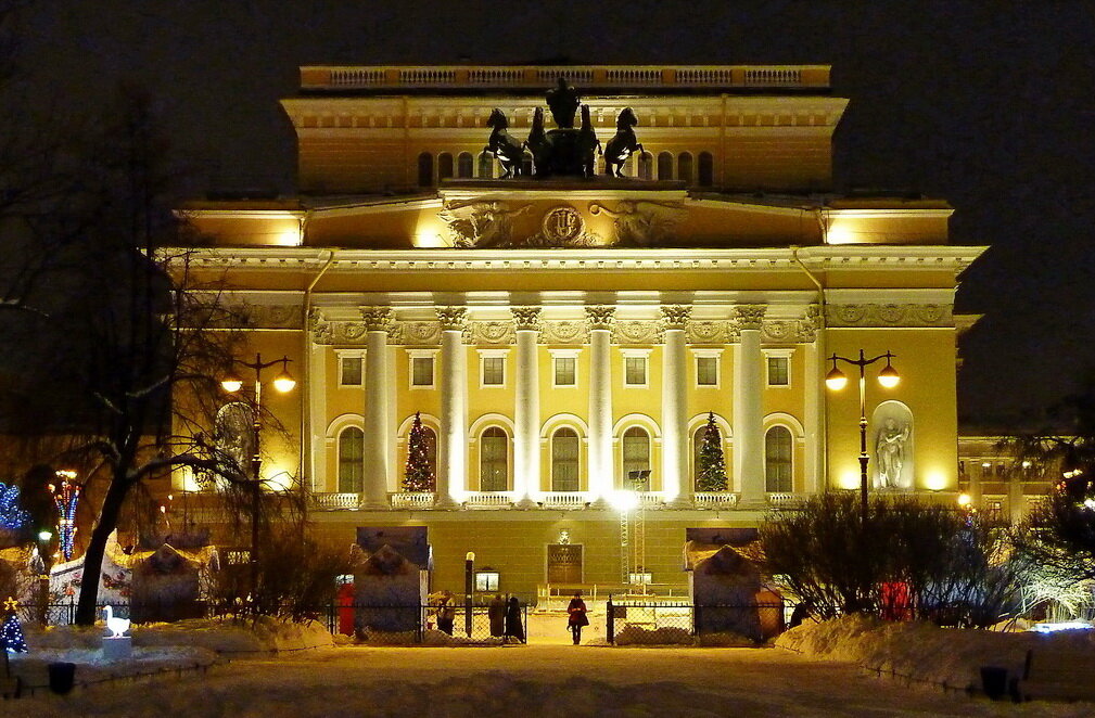 Театры спб. Александровский театр Санкт-Петербург Росси. Александрийский драматический театр. Александринский театр в Санкт-Петербурге сейчас. Улица России театр Александринка.