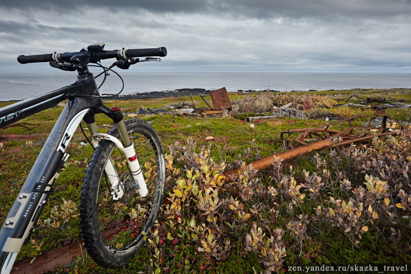 На мысу много железа от военных