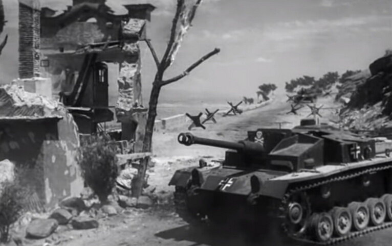 Оригинальная StuG.III с необычной эмблемой. Кадр из фильма «Малахов курган» (1944 г.).