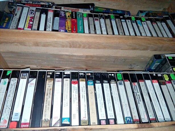 Вот такие видеотеки были почти в каждой квартире