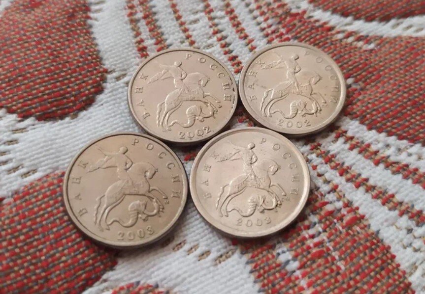 на фото показаны самые обычные монеты, когда знаки монетных дворов имеются
