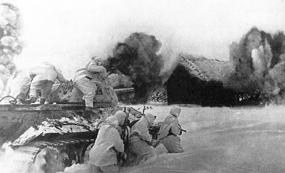 Бой в деревне 1941-1942. 1941-1942 Годы деревни Подмосковье. Зимнее наступление красной армии 1941-1942. Фронт зимой 1941.