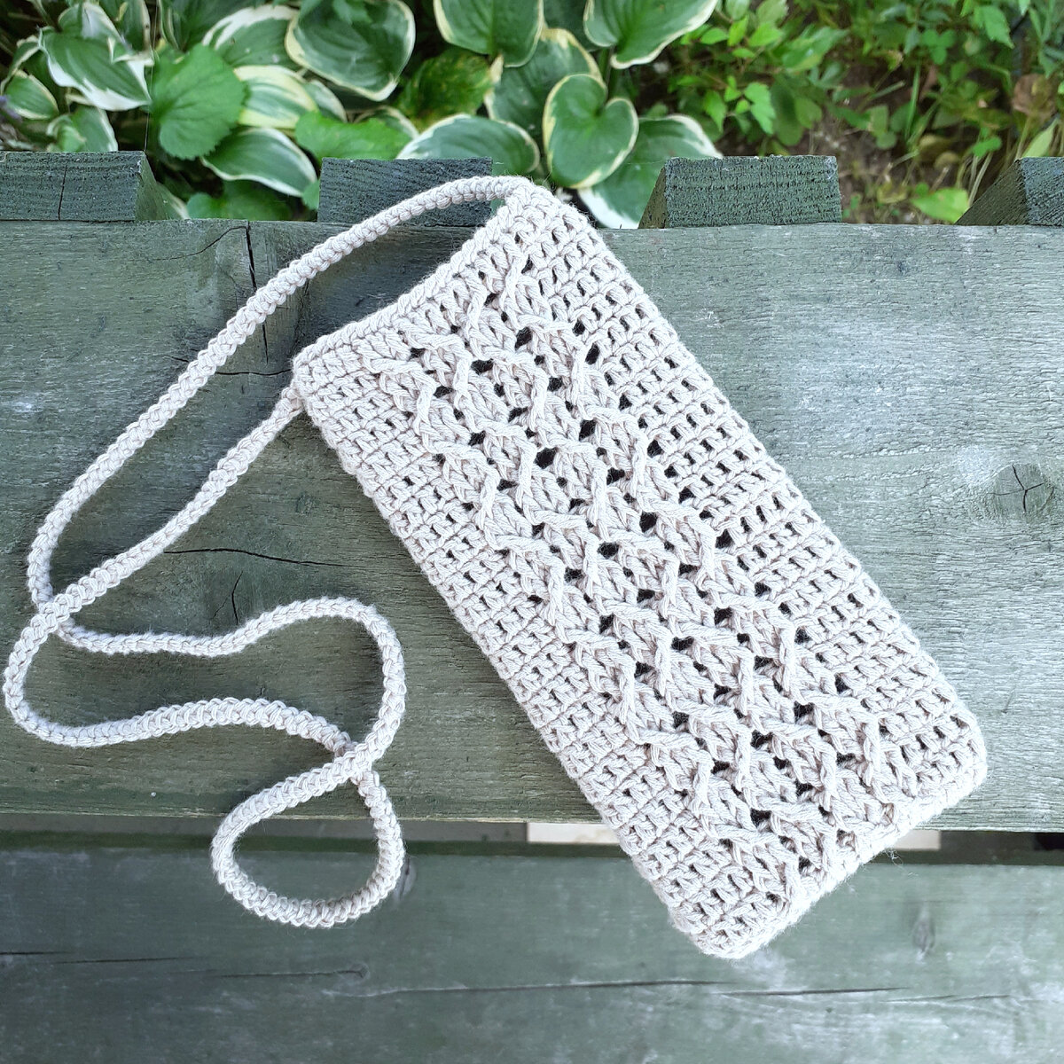 Данный чехол связан из 100% хлопка, узор с простым переплетением плюс шнур-гусеничка