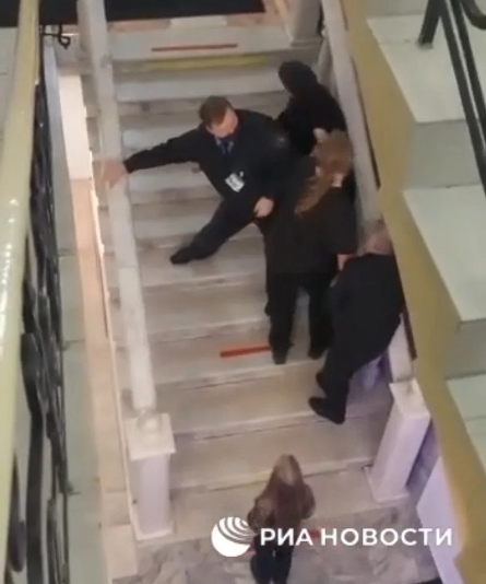Драка на лестнице факультета психологии МГУ имени М.В. Ломоносова, источник фото: РИА Новости