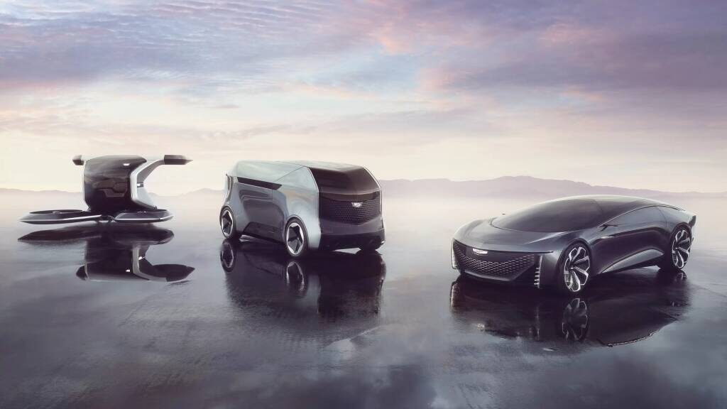 Концепты, подобные InnerSpace, мы уже видели в исполнении Rolls-Royce и Bentley, но Cadillacт предлагает типично американское, слегка избыточное и показное представление о роскошном купе будущего. По сути, InnerSpace — это мобильная гостиная с мягким двухместным диваном, перед которым на расстоянии около двух метров установлен панорамный широкий экран, частично перекрывающий лобовое стекло.