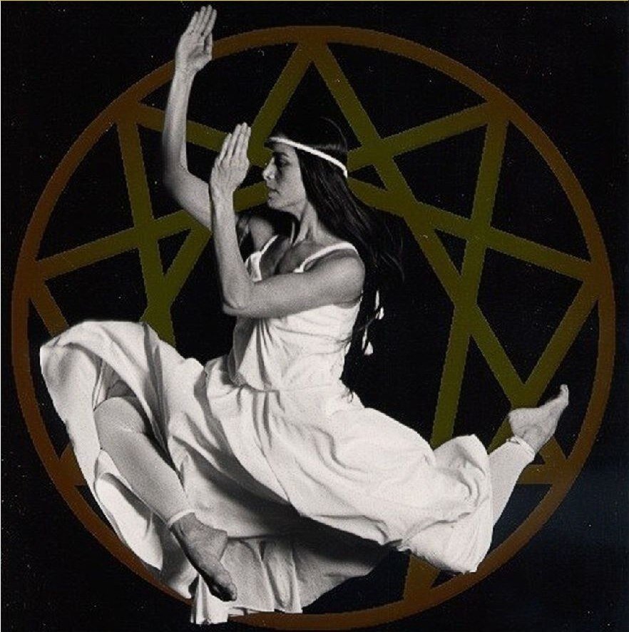 танцующие девушки. танец мандала патра деви. женский танец мандала. храмовый танец мандала. секта белое братство болгария.